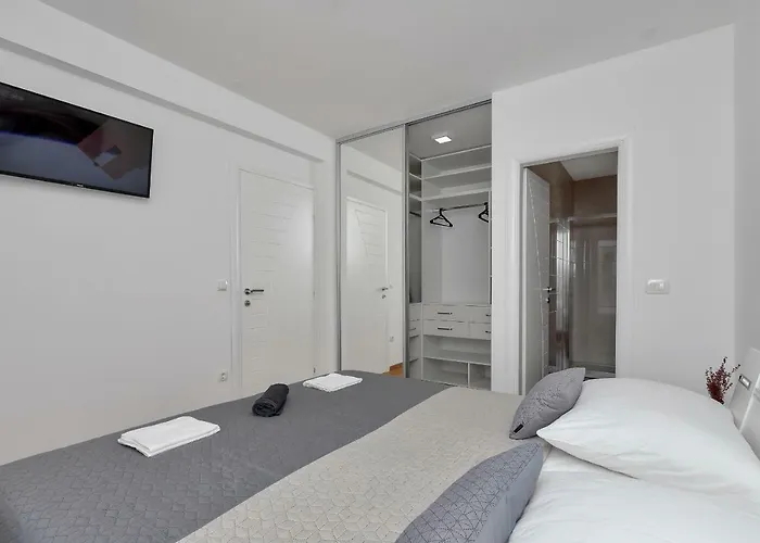 Apartment Silver